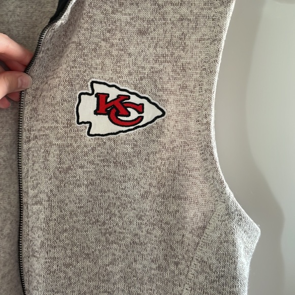 ❌Sold Chiefs sweater vest - Picture 2 of 5